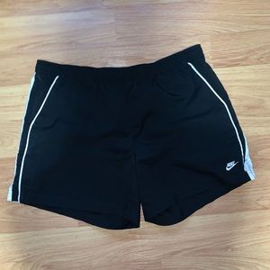 Men’s black Nike shorts size large